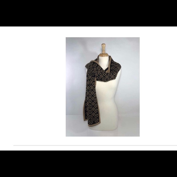 Louis Vuitton scarf and hat - Picture 3 of 8